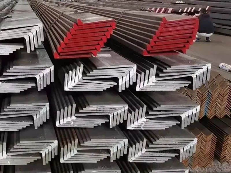 Visual comparison: One full container (FCL) vs. multiple scattered boxes in an LCL container, with cost per unit graphics