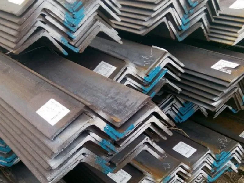 Equal vs unequal marine angle comparison