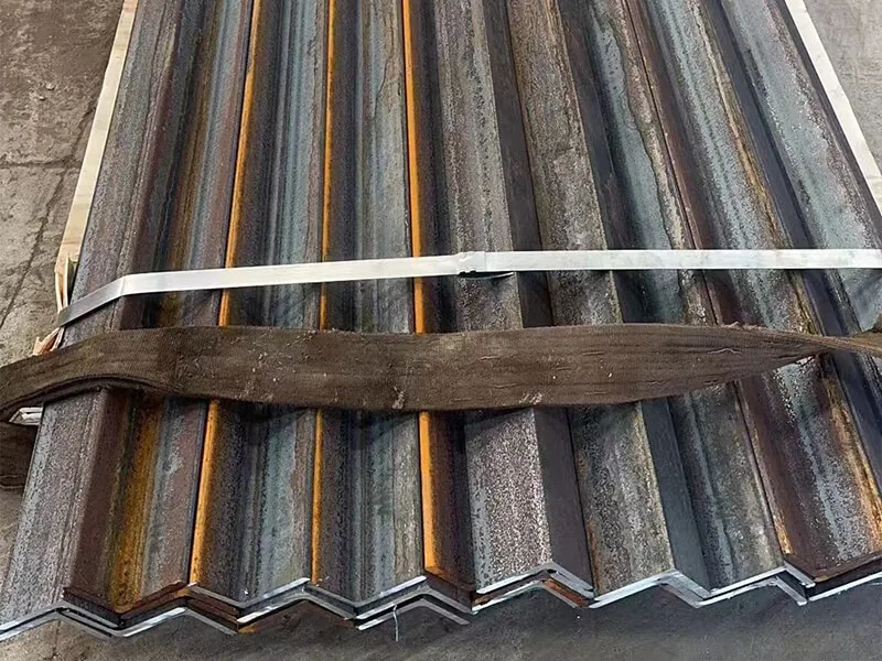 Visual comparison: traditional steel monopile vs. conceptual hybrid design with composite sections, highlighting steel's core role